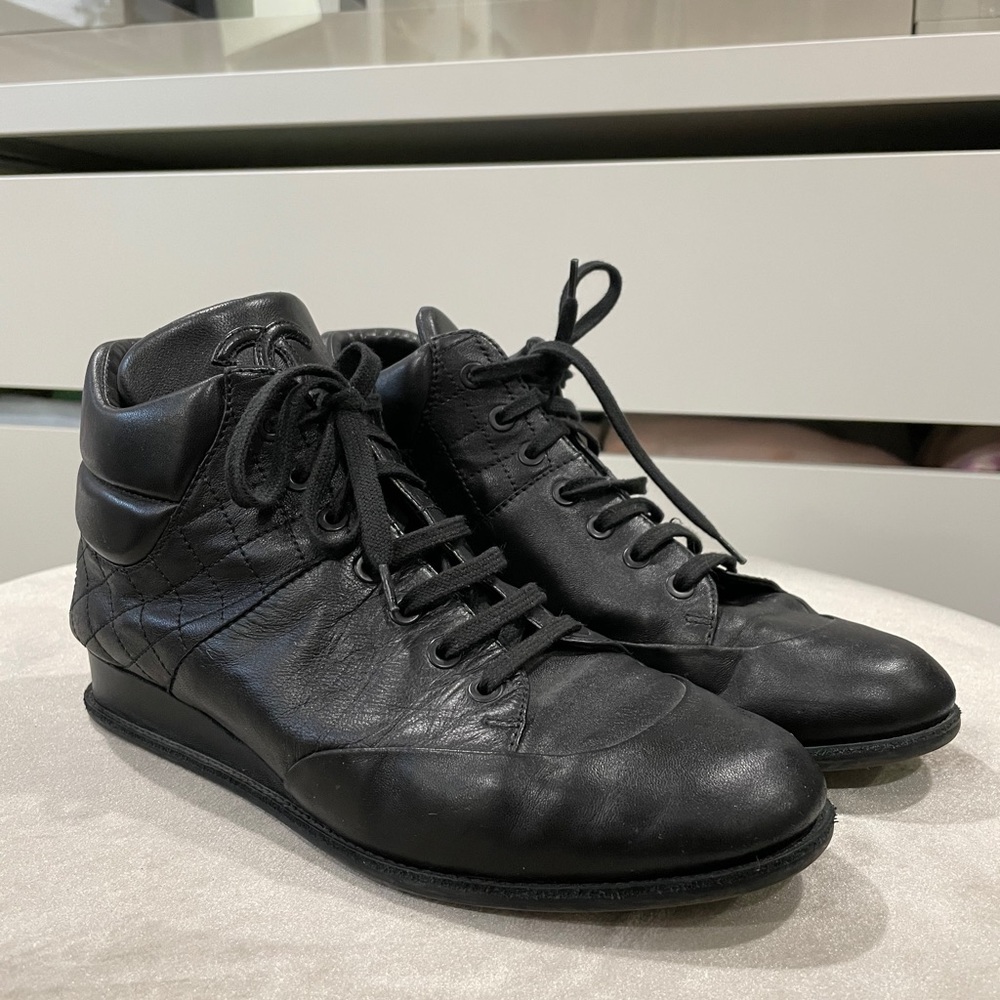 CHANEL CC Logo leather lace up sneaker shoes